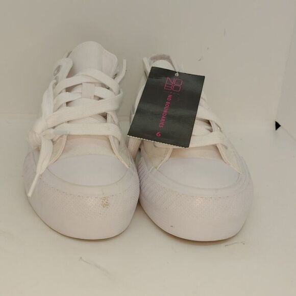 No Boundaries Womens NEW w/Tags White Platform Memory Foam LaceUp Sneakers-sz. 6 - Picture 2 of 5